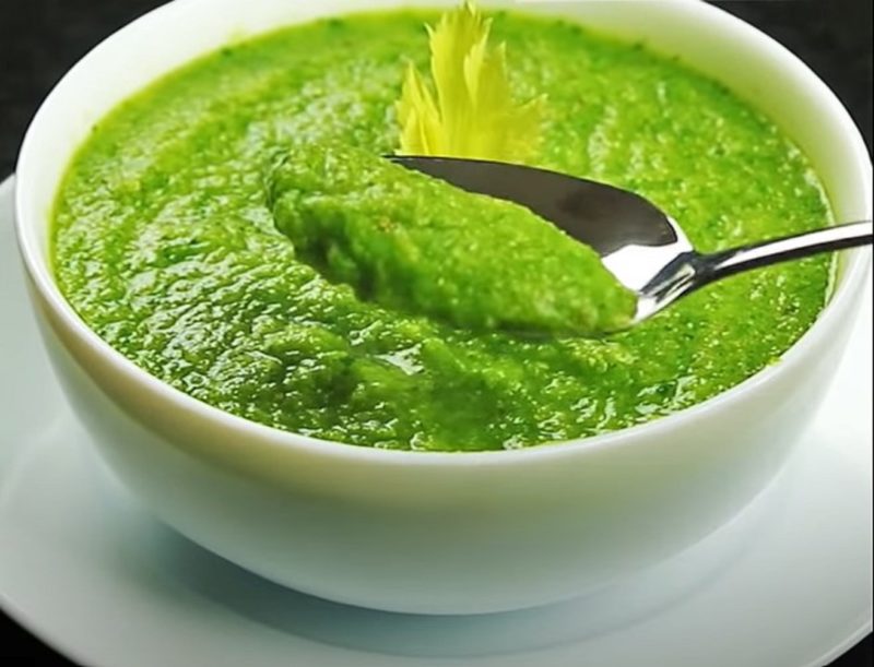 Зеленый суп. Это водянистое блюдо насытит ваш организм необходимыми веществами и поможет похудеть Обязательно попробуйте